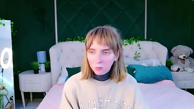 Beverly Gomes online show from October 9, 3:43 pm