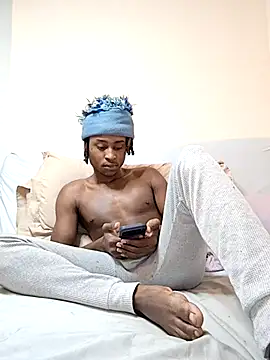 Snapshot of DarkSkinStroker chatting on February 27, 6:52 pm DarkSkinStroker online show from February 27, 6:52 pm