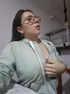 Snapshot of Bella_Sumers chatting on June 17, 3:57 pm Bella Sumers online show from June 17, 3:57 pm