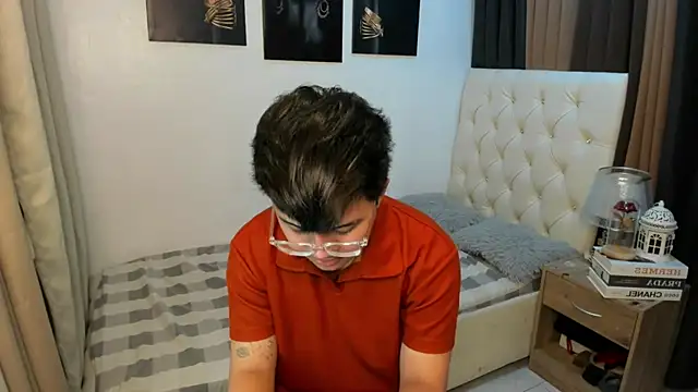 Snapshot of KentAivan chatting on October 17, 4:53 pm KentAivan online show from October 17, 4:53 pm