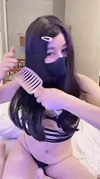 JunCii online show from November 2, 3:47 pm