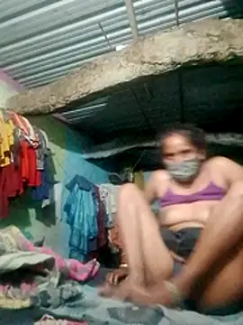 Snapshot of CUTE-004 chatting on October 23, 8:51 pm CUTE-004 online show from October 23, 8:51 pm