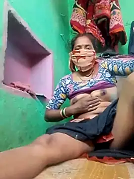 Snapshot of CUTE-004 chatting on November 7, 6:35 am CUTE-004 online show from November 7, 6:35 am