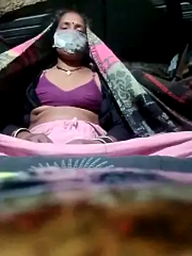 Snapshot of CUTE-004 chatting on November 9, 4:49 pm CUTE-004 online show from November 9, 4:49 pm