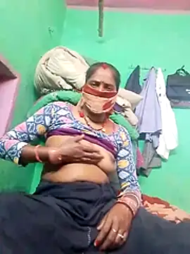 Snapshot of CUTE-004 chatting on November 20, 9:53 am CUTE-004 online show from November 20, 9:53 am