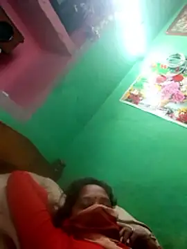 Snapshot of CUTE-004 chatting on December 15, 8:40 am CUTE-004 online show from December 15, 8:40 am