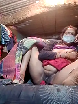 Snapshot of CUTE-004 chatting on February 6, 6:44 pm CUTE-004 online show from February 6, 6:44 pm