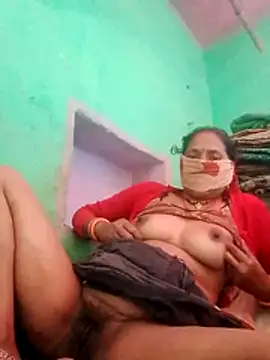 Snapshot of CUTE-004 chatting on February 10, 6:50 am CUTE-004 online show from February 10, 6:50 am