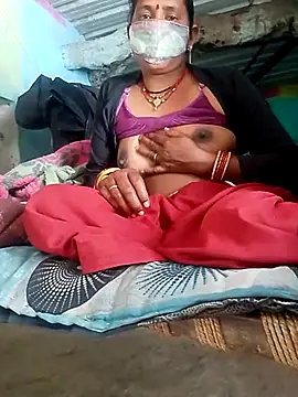 Snapshot of CUTE-004 chatting on February 25, 8:46 am CUTE-004 online show from February 25, 8:46 am