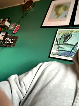 AverageBloke93 online show from October 22, 8:03 am