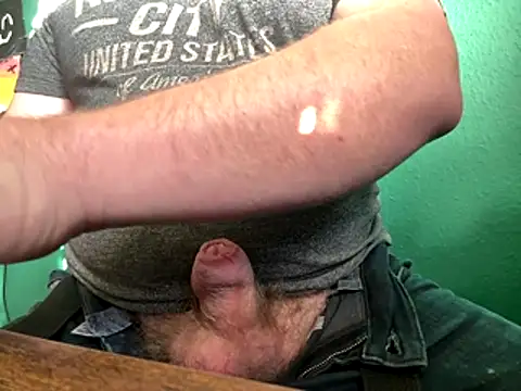 AverageBloke93 online show from November 17, 9:48 am