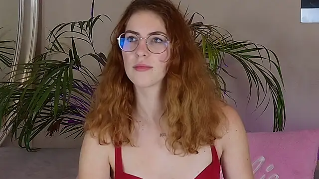 Snapshot of CaitlinMoon chatting on November 12, 4:02 am CaitlinMoon online show from November 12, 4:02 am