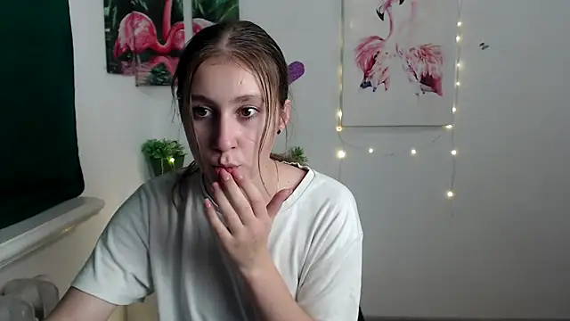 Snapshot of Milka_kamila chatting on October 9, 12:58 pm Milka kamila online show from October 9, 12:58 pm