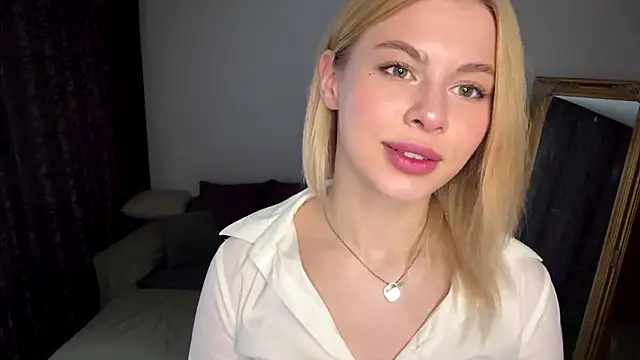 Snapshot of Lil_Elisa chatting on September 11, 10:48 am Lil Elisa online show from September 11, 10:48 am