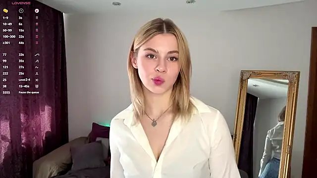 Snapshot of Lil_Elisa chatting on September 19, 11:11 am Lil Elisa online show from September 19, 11:11 am