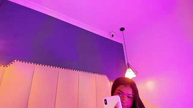 Snapshot of SophiaBloss chatting on January 8, 12:18 pm SophiaBloss online show from January 8, 12:18 pm