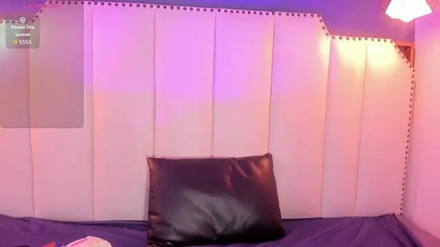 Snapshot of SophiaBloss chatting on January 16, 3:43 am SophiaBloss online show from January 16, 3:43 am