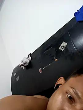 Snapshot of Brayan51_- chatting on September 14, 4:33 am Brayan51 - online show from September 14, 4:33 am