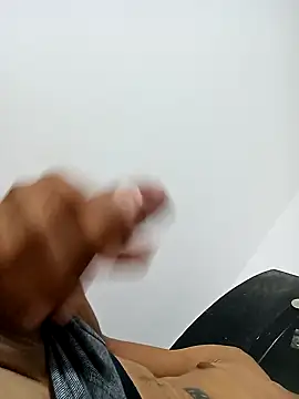 Snapshot of Brayan51_- chatting on September 24, 3:43 am Brayan51 - online show from September 24, 3:43 am