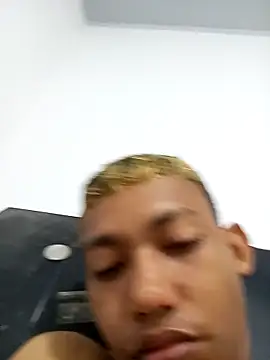 Snapshot of Brayan51_- chatting on October 11, 4:33 am Brayan51 - online show from October 11, 4:33 am