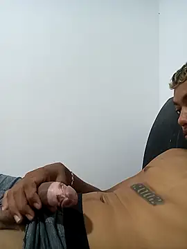 Snapshot of Brayan51_- chatting on November 5, 5:29 am Brayan51 - online show from November 5, 5:29 am