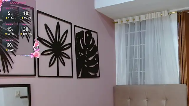 Snapshot of amara_rousse1 chatting on February 24, 12:58 pm amara rousse1 online show from February 24, 12:58 pm