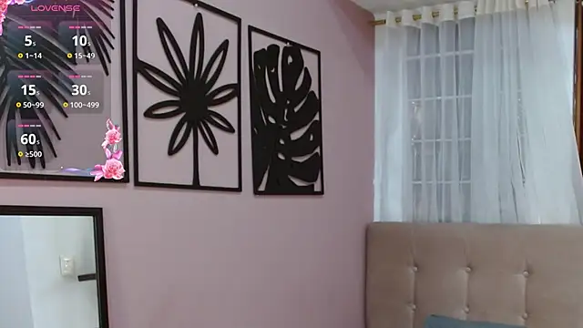 Snapshot of amara_rousse1 chatting on February 26, 12:59 pm amara rousse1 online show from February 26, 12:59 pm