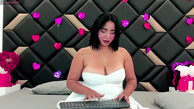 GeraldineSandoval online show from February 14, 7:43 pm