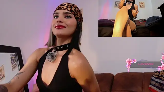 Snapshot of La_Diabla_111_ chatting on May 22, 1:39 pm La Diabla 111 online show from May 22, 1:39 pm