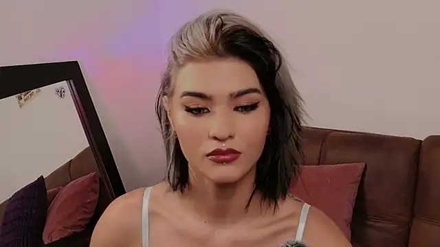 Snapshot of La_Diabla_111_ chatting on June 10, 7:24 pm La Diabla 111 online show from June 10, 7:24 pm