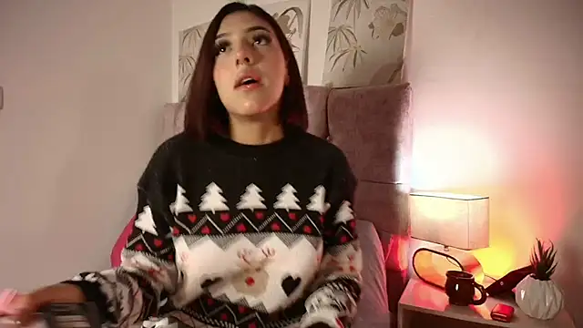 Snapshot of Dulce_Bella_ chatting on December 14, 3:34 am Dulce Bella online show from December 14, 3:34 am