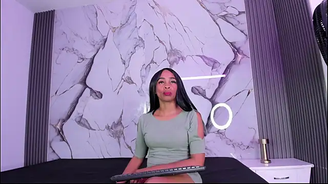 Snapshot of Hillarytonsonx chatting on September 10, 12:05 pm Hillarytonsonx online show from September 10, 12:05 pm