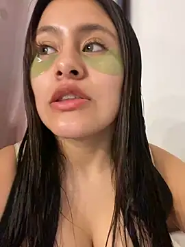 Snapshot of leil_6680 chatting on June 26, 2:49 am leil 6680 online show from June 26, 2:49 am