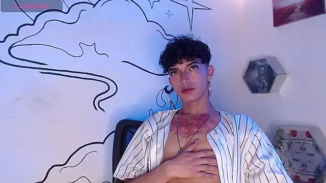 Trinity Knox online show from December 16, 3:28 pm