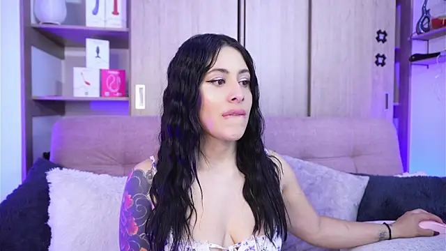 SophiieCumsx online show from April 3, 2:53 am