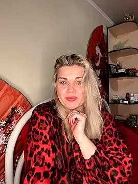 Nayvessa online show from December 5, 8:05 pm