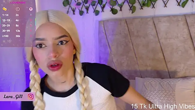 LaraGiil online show from September 24, 1:36 pm