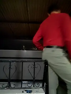 Snapshot of DanteWinter chatting on February 3, 6:40 am DanteWinter online show from February 3, 6:40 am