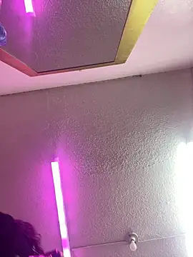 XBODTRIIPX online show from December 4, 4:22 am