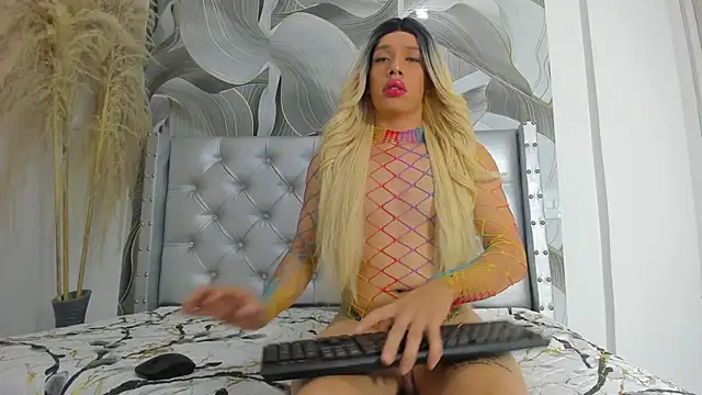 ScalethRous online show from September 21, 1:51 am