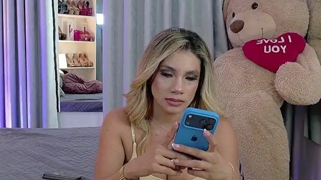 NicoleArmani online show from May 8, 8:03 pm
