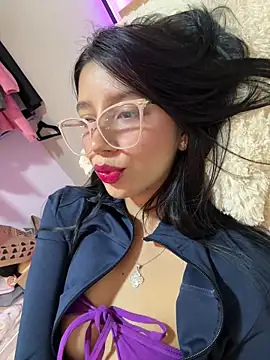 Snapshot of Min_junn chatting on October 7, 2:09 am Min junn online show from October 7, 2:09 am