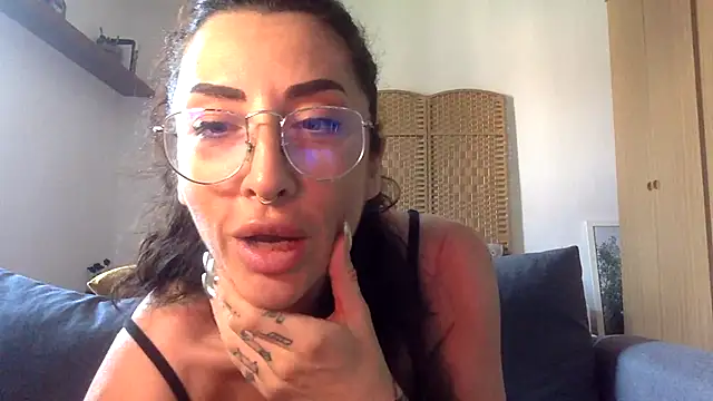 nikkaanderic online show from May 25, 2:01 pm