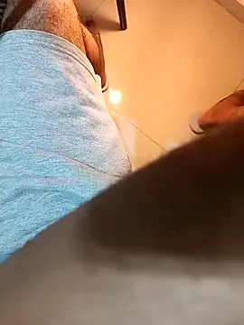 Snapshot of Gallo001 chatting on February 2, 12:09 am Gallo001 online show from February 2, 12:09 am