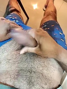 Snapshot of Gallo001 chatting on February 9, 2:48 am Gallo001 online show from February 9, 2:48 am