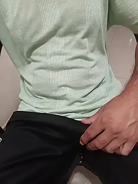 Snapshot of Gallo001 chatting on February 23, 12:19 am Gallo001 online show from February 23, 12:19 am