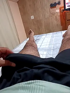 Snapshot of Gallo001 chatting on February 25, 4:22 am Gallo001 online show from February 25, 4:22 am