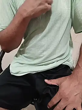 Snapshot of Gallo001 chatting on February 26, 1:59 am Gallo001 online show from February 26, 1:59 am