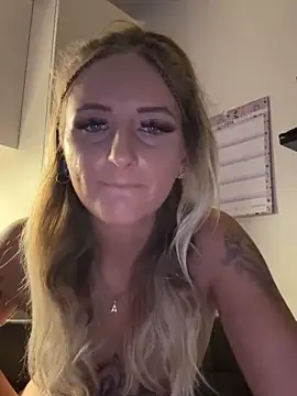 Snapshot of Lyra_XX chatting on June 12, 11:25 pm Lyra XX online show from June 12, 11:25 pm