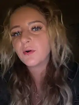 Snapshot of Lyra_XX chatting on June 27, 1:21 am Lyra XX online show from June 27, 1:21 am